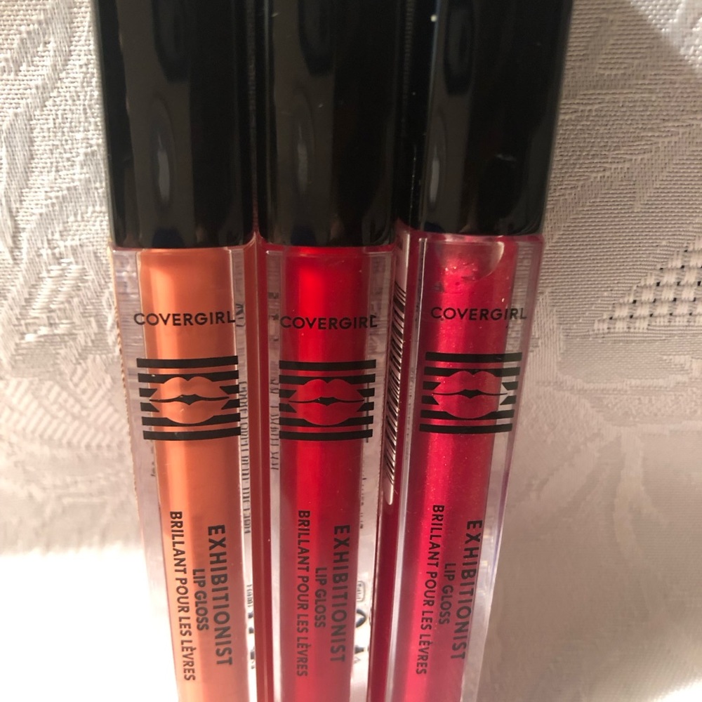 CoverGirl Exhibitionist Lip Gloss